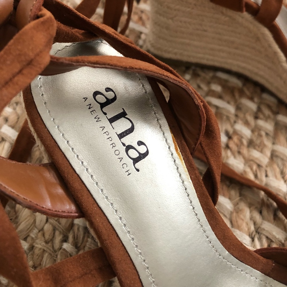 ❗️SOLD❗️strap wedges - Picture 3 of 5